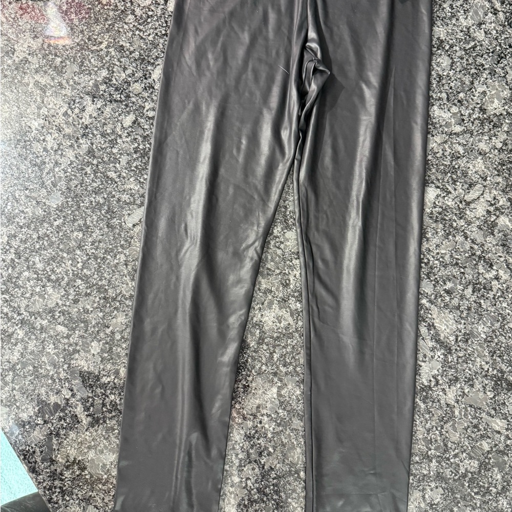 Ladies black leggings